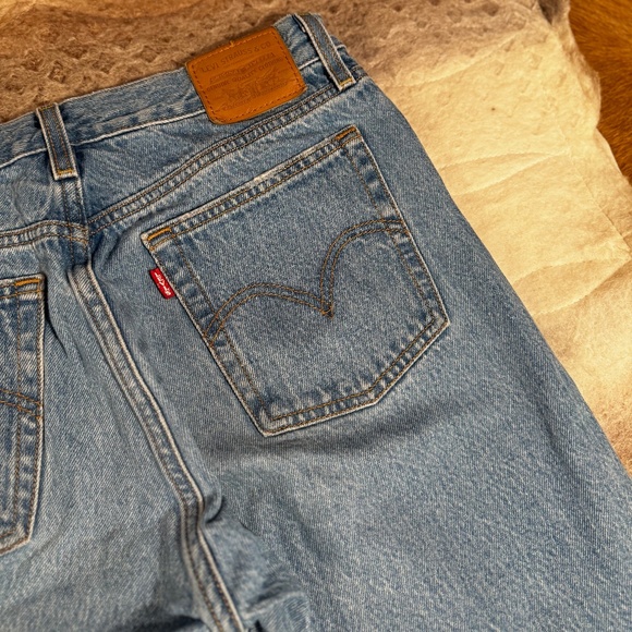 Levi Wedgie Icon Jeans - Picture 3 of 9